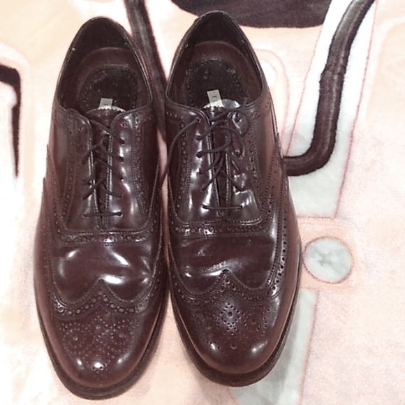 Men's Shoes - Picture 1 of 4